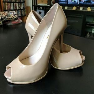 Guess Size 7 Nude Peep Toe Pumps
